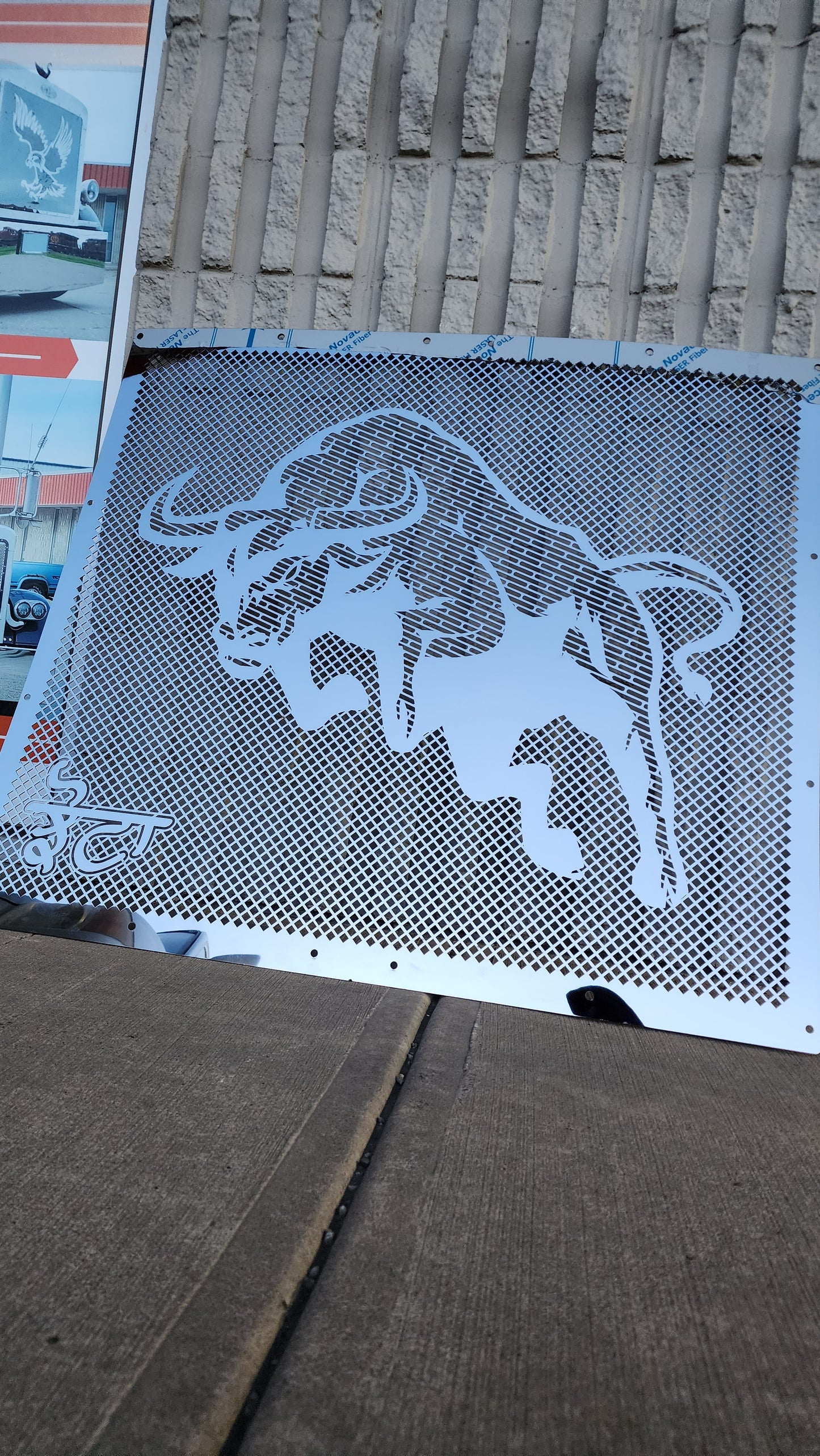 KW W900L or W900B custom grill insert (bull)