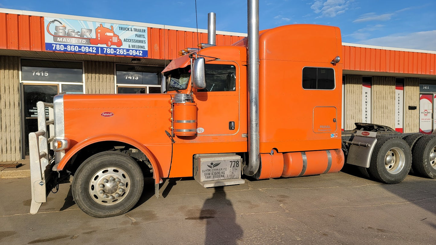 Peterbilt 389 cab/bunk 8" skirting available in Stainless steel, Aluminium and Fiberglass.