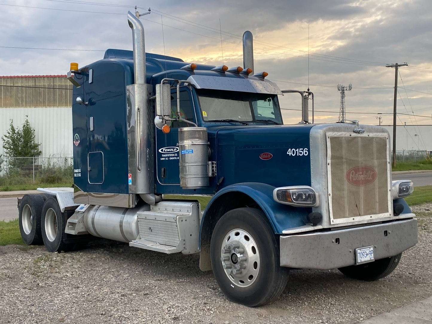 389 Peterbilt short hood 8" stainless steel body kit (skirting).