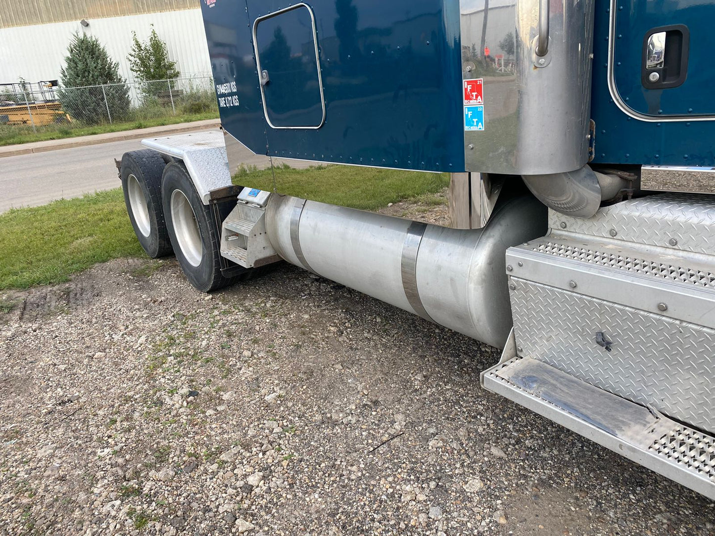 389 Peterbilt short hood 8" stainless steel body kit (skirting).